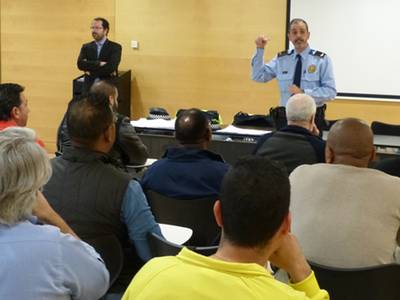 21 aspirants s’examinen a Salou per obtenir la credencial de conductor de taxi