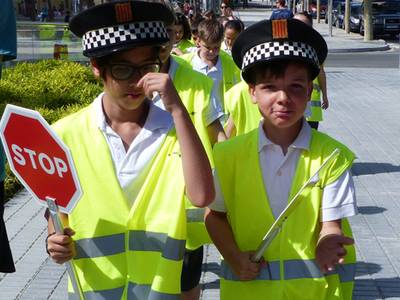 Alumnes de 3r de primària dels centres educatius de Salou visiten la comissaria de la Policia Local