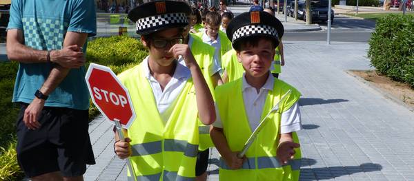 Alumnes de 3r de primària dels centres educatius de Salou visiten la comissaria de la Policia Local