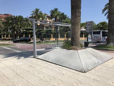 L’Ajuntament de Salou realitza treballs d’arranjament a les marquesines per mantenir-les en bon estat