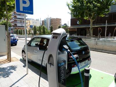 Salou ja ofereix un doble punt de recàrrega pels vehicles elèctrics