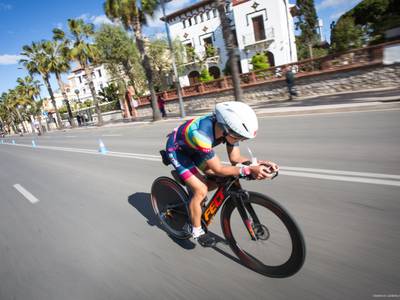 El Patronat Municipal de Turisme de Salou se suma a la promoció i desenvolupament del ciclisme femení