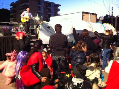 Els nens i nenes de Salou llueixen disfresses al carnaval Xic's