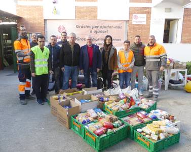 L’Ajuntament de Salou lliura una tona d’aliments a Càritas i Eluzai, recaptats al Parc de Nadal Espai Xic’S