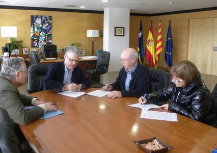 L’Ajuntament signa el conveni per remodelar la vorera Nord del Passeig Jaume I