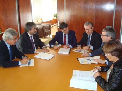 L’alcalde de Salou explica el problema del barranc de Barenys al conseller de Territori de la Generalitat