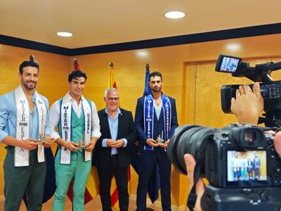 L'alcalde de Salou rep els tres guanyadors del concurs 'Míster Espanya'