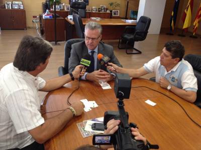 El alcalde recibe a miembros de la Asociación de Periodistas Turísticos Argentinos en su visita a Salou