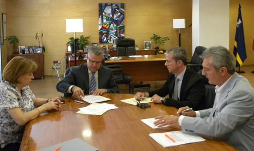 El Ayuntamiento de Salou firma un convenio de colaboración con la Asociación de Enfermos de Alzheimer