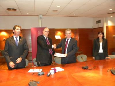 El Ayuntamiento firma un convenio de colaboración con la URV para ofrecer formación universitaria