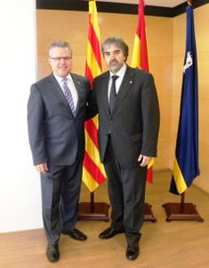 El delegado del Gobierno, Joaquim Nin, lleva a cabo una visita institucional al Ayuntamiento de Salou