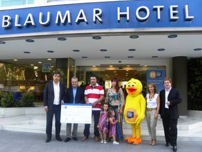 El hotel Blaumar celebra los 25 años de historia obsequiando con una estancia al cliente 3 millones