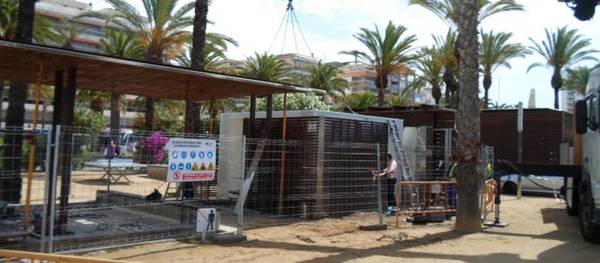 La concejalía de Playas instala nuevos aseos en el paseo Jaume I de Salou