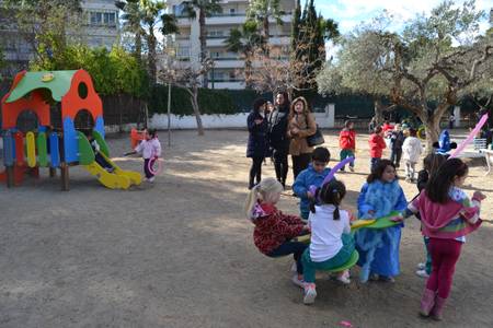 La escuela Santa María del Mar inaugura la reforma del patio de educación infantil