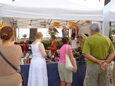 Los comercios de Salou aprovechan el fin del verano para promocionarse con una feria Low Cost