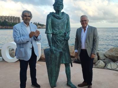 Salou inaugura un conjunto escultórico en bronce, con la figura del Rey Jaume I, en su antiguo puerto natural