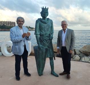 Salou inaugura un conjunto escultórico en bronce, con la figura del Rey Jaume I, en su antiguo puerto natural