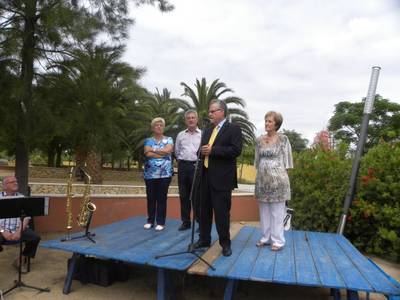 Salou recibe unas sesenta personas de la Asociación de Alzheimer de Lleida en el Jardín Botánico