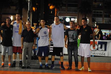 Unos 250 jugadores de baloncesto participan en el primer 3x3 Streetball Salou